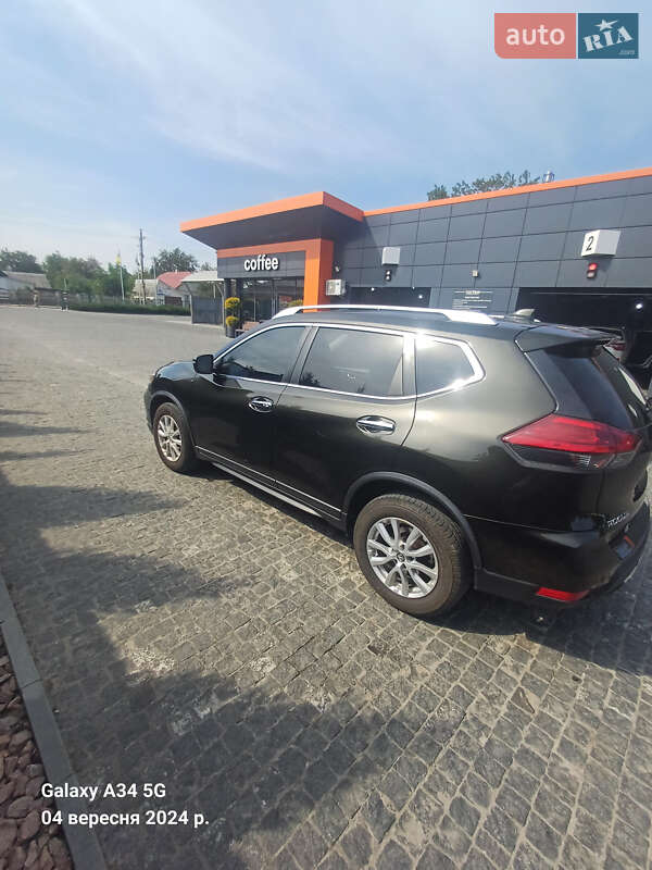 Внедорожник / Кроссовер Nissan Rogue 2017 в Коростышеве