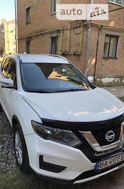 Внедорожник / Кроссовер Nissan Rogue 2017 в Александровке