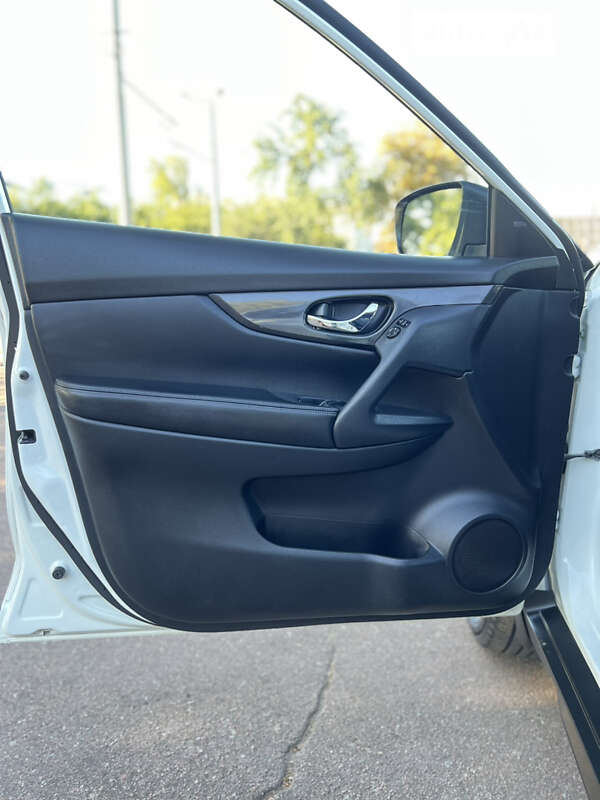 Позашляховик / Кросовер Nissan Rogue 2017 в Житомирі