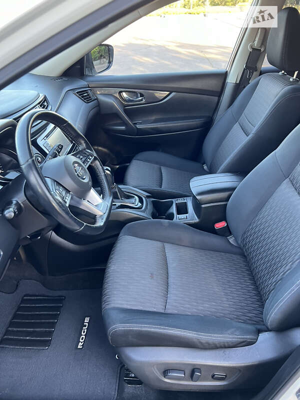 Позашляховик / Кросовер Nissan Rogue 2017 в Житомирі