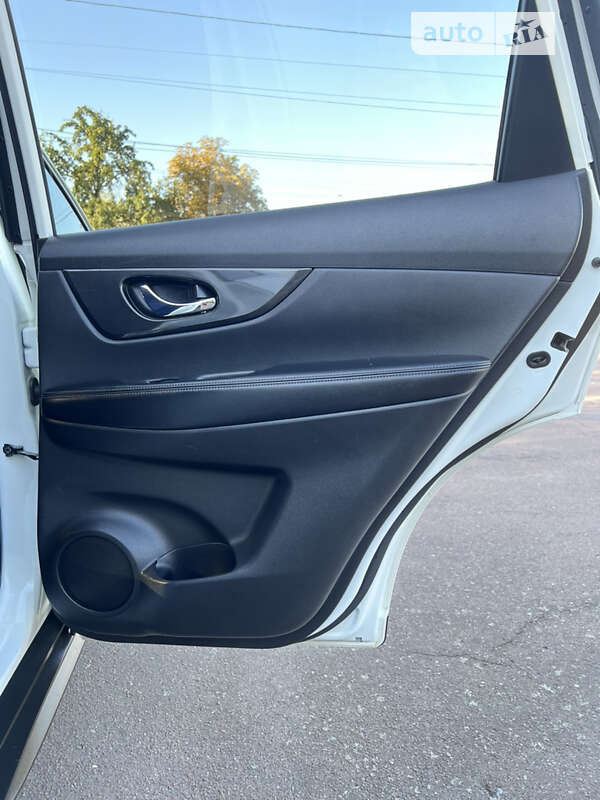 Позашляховик / Кросовер Nissan Rogue 2017 в Житомирі