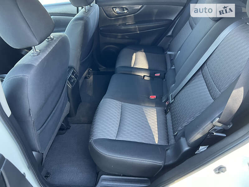 Позашляховик / Кросовер Nissan Rogue 2017 в Житомирі