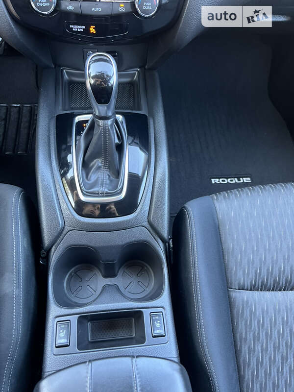 Позашляховик / Кросовер Nissan Rogue 2017 в Житомирі