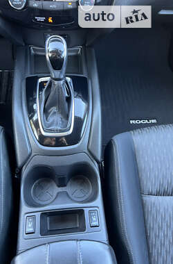 Позашляховик / Кросовер Nissan Rogue 2017 в 