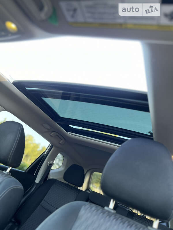 Позашляховик / Кросовер Nissan Rogue 2017 в Житомирі