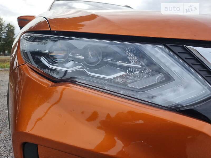 Внедорожник / Кроссовер Nissan Rogue 2018 в Сумах