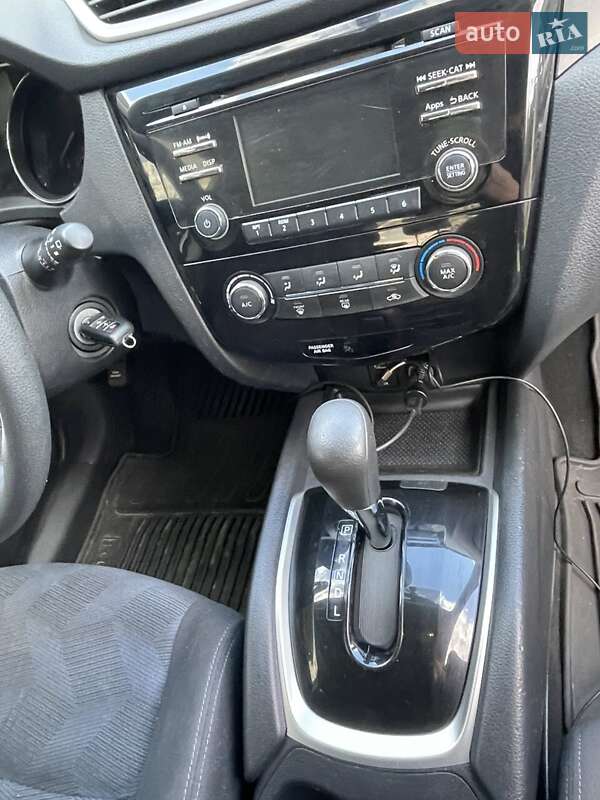 Позашляховик / Кросовер Nissan Rogue 2016 в Оратові