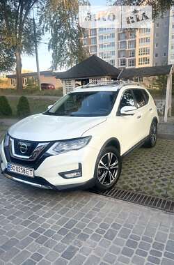 Внедорожник / Кроссовер Nissan Rogue 2017 в Тернополе