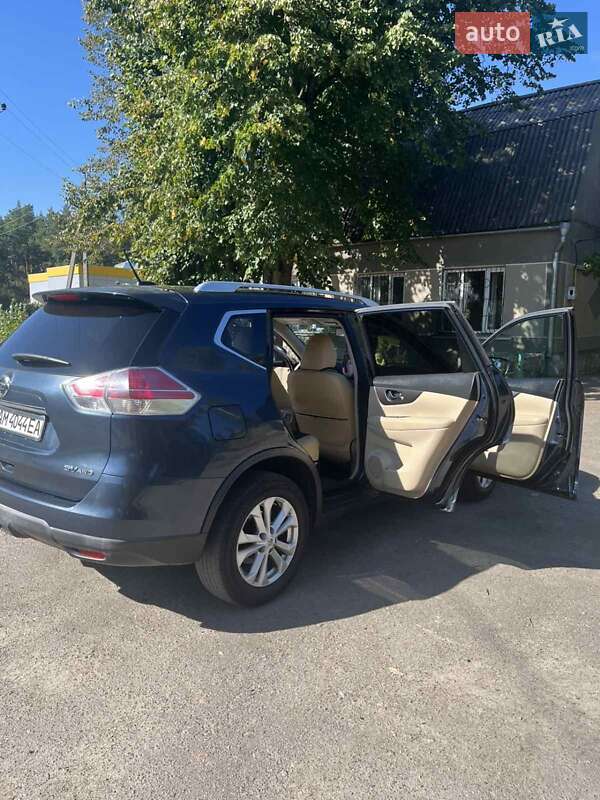 Позашляховик / Кросовер Nissan Rogue 2016 в Коростишеві