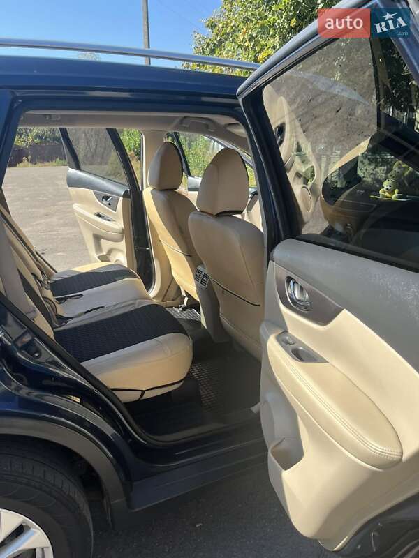 Позашляховик / Кросовер Nissan Rogue 2016 в Коростишеві