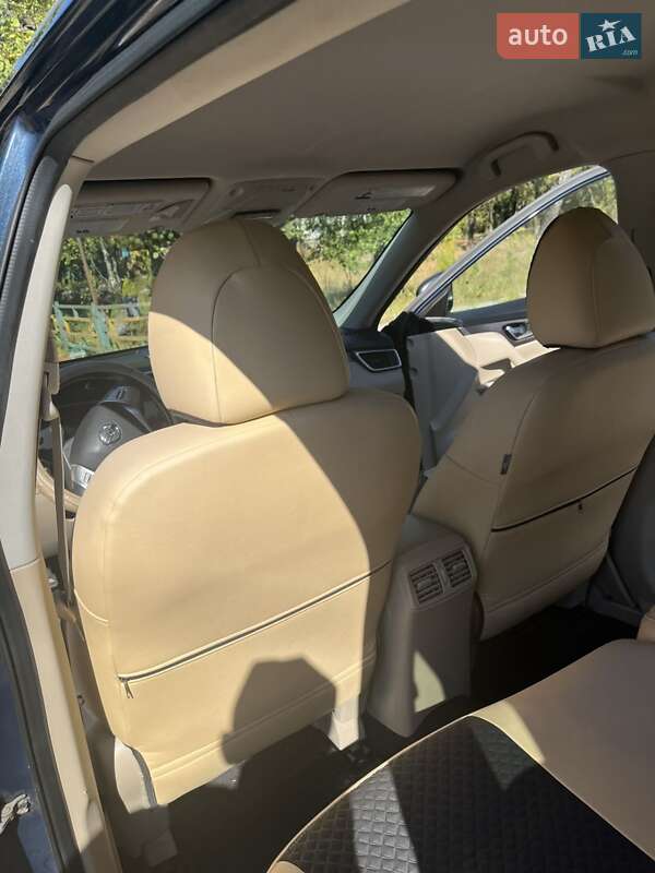 Позашляховик / Кросовер Nissan Rogue 2016 в Коростишеві