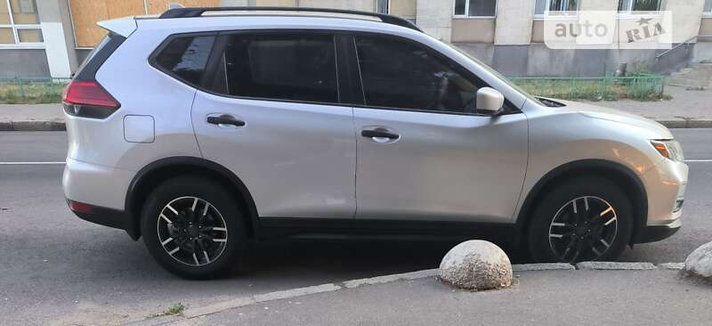 Внедорожник / Кроссовер Nissan Rogue 2018 в 