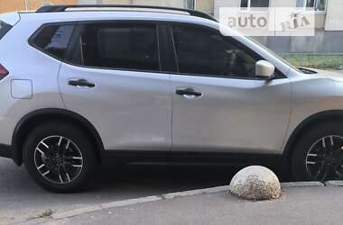 Внедорожник / Кроссовер Nissan Rogue 2018 в 