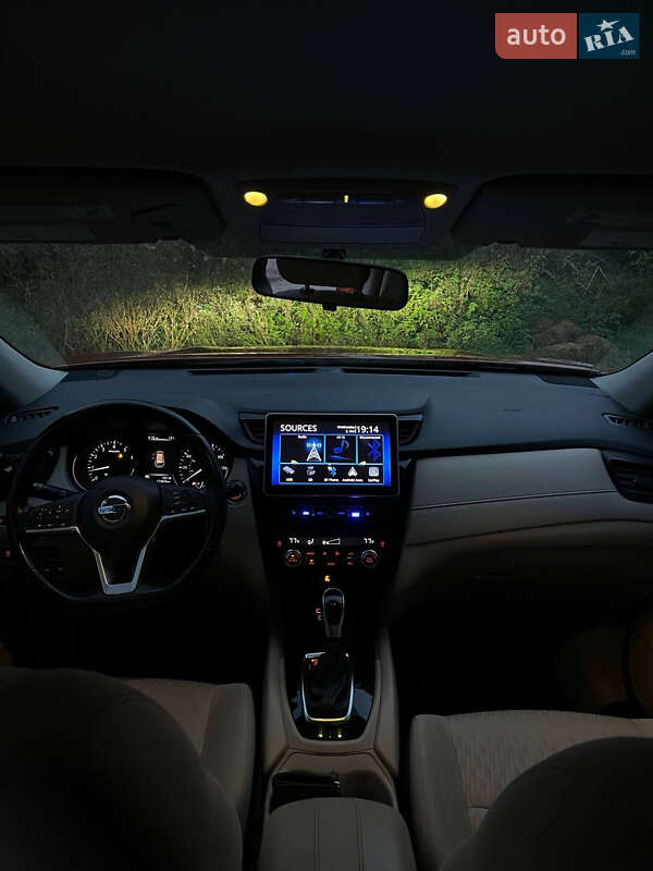 Позашляховик / Кросовер Nissan Rogue 2017 в Львові