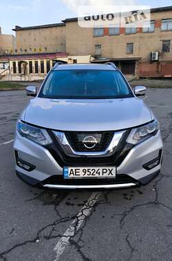 Внедорожник / Кроссовер Nissan Rogue 2017 в Кривом Роге