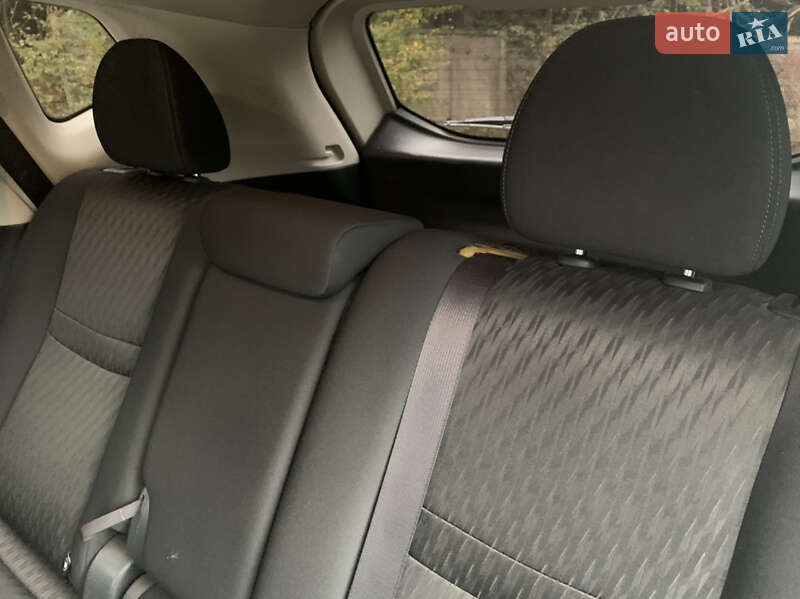 Позашляховик / Кросовер Nissan Rogue 2016 в Львові