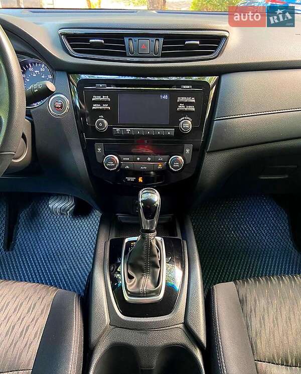 Позашляховик / Кросовер Nissan Rogue 2017 в Харкові