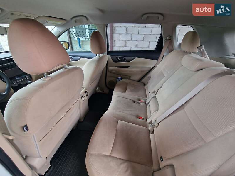 Позашляховик / Кросовер Nissan Rogue 2016 в Кам'янському