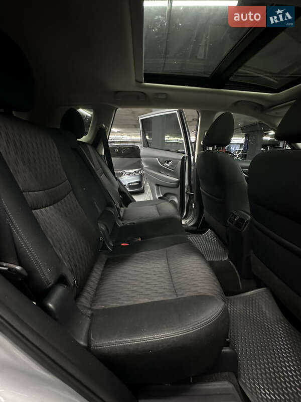 Позашляховик / Кросовер Nissan Rogue 2017 в Одесі