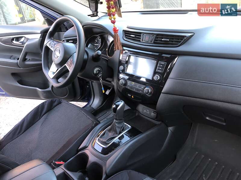 Внедорожник / Кроссовер Nissan Rogue 2017 в Тернополе