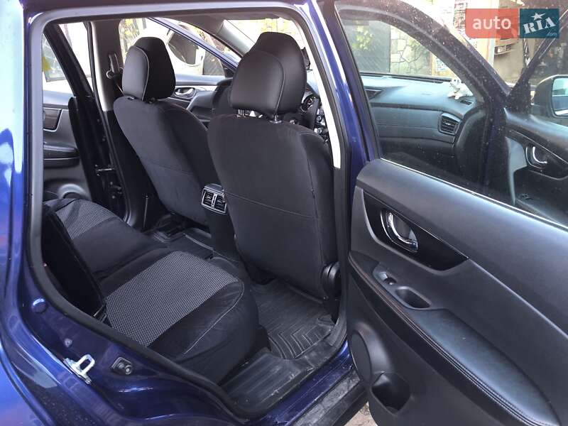 Внедорожник / Кроссовер Nissan Rogue 2017 в Тернополе