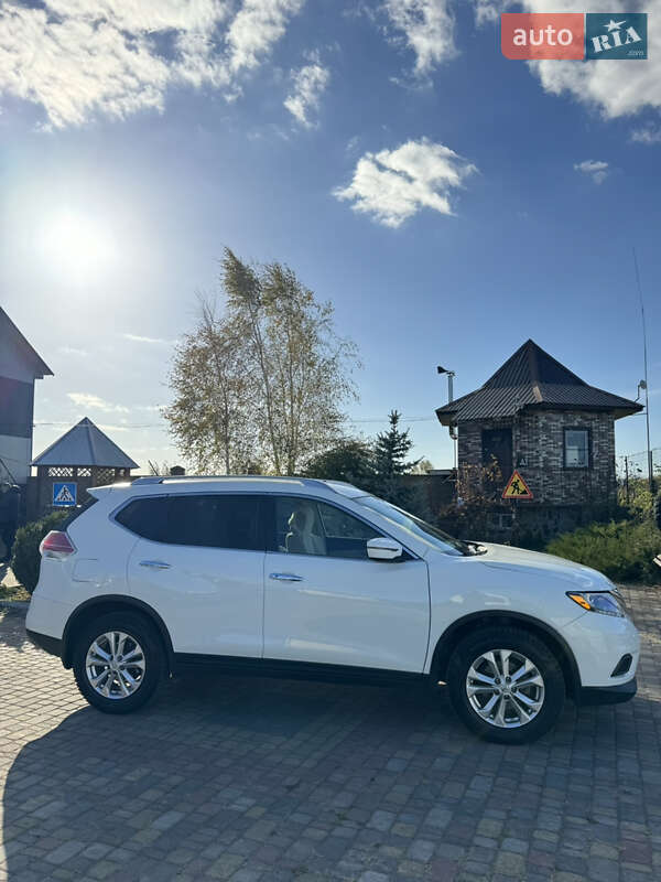 Внедорожник / Кроссовер Nissan Rogue 2015 в Сарнах