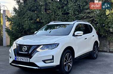 Внедорожник / Кроссовер Nissan Rogue 2017 в Тернополе