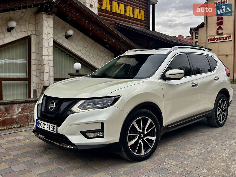 Внедорожник / Кроссовер Nissan Rogue 2017 в Тернополе