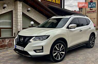 Внедорожник / Кроссовер Nissan Rogue 2017 в Тернополе