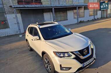 Внедорожник / Кроссовер Nissan Rogue 2017 в Киеве