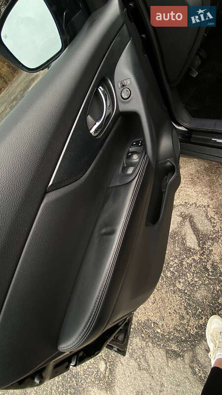 Позашляховик / Кросовер Nissan Rogue 2014 в Кам'янському