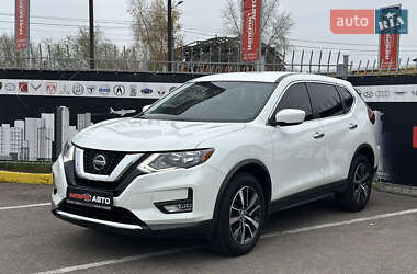 Позашляховик / Кросовер Nissan Rogue 2018 в 