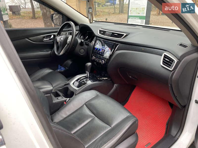 Позашляховик / Кросовер Nissan Rogue 2015 в Миколаєві