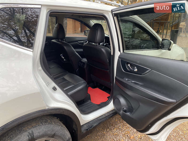 Позашляховик / Кросовер Nissan Rogue 2015 в Миколаєві