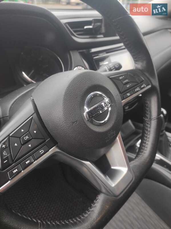 Внедорожник / Кроссовер Nissan Rogue 2016 в Киеве
