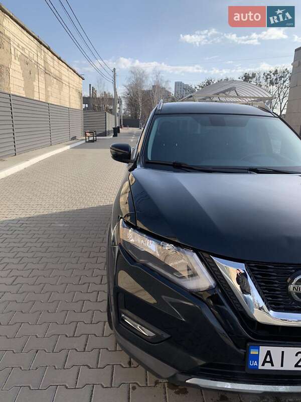 Внедорожник / Кроссовер Nissan Rogue 2017 в Киеве