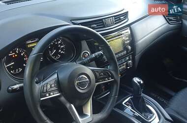 Внедорожник / Кроссовер Nissan Rogue 2017 в 