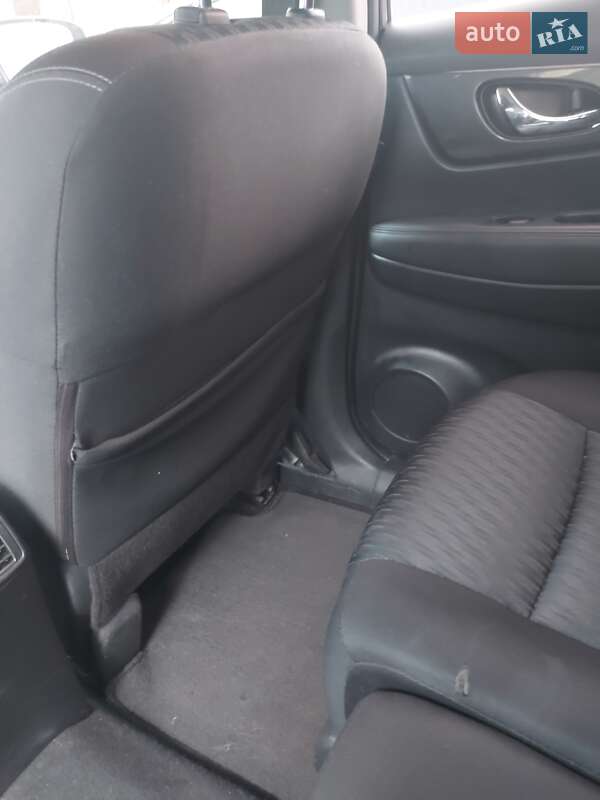 Внедорожник / Кроссовер Nissan Rogue 2017 в Ровно