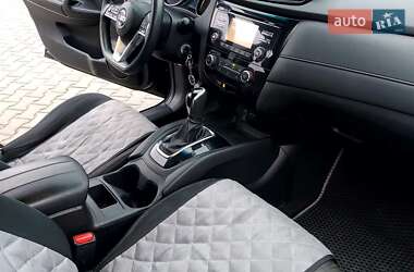 Внедорожник / Кроссовер Nissan Rogue 2017 в Кременчуге