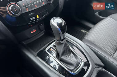 Позашляховик / Кросовер Nissan Rogue 2020 в 