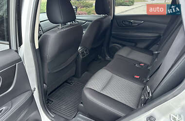 Позашляховик / Кросовер Nissan Rogue 2020 в 