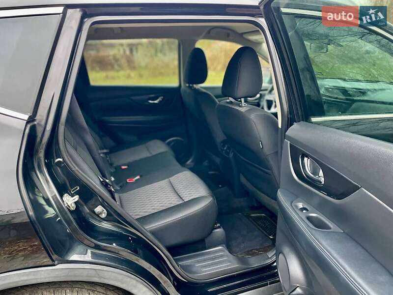 Внедорожник / Кроссовер Nissan Rogue 2017 в Полтаве