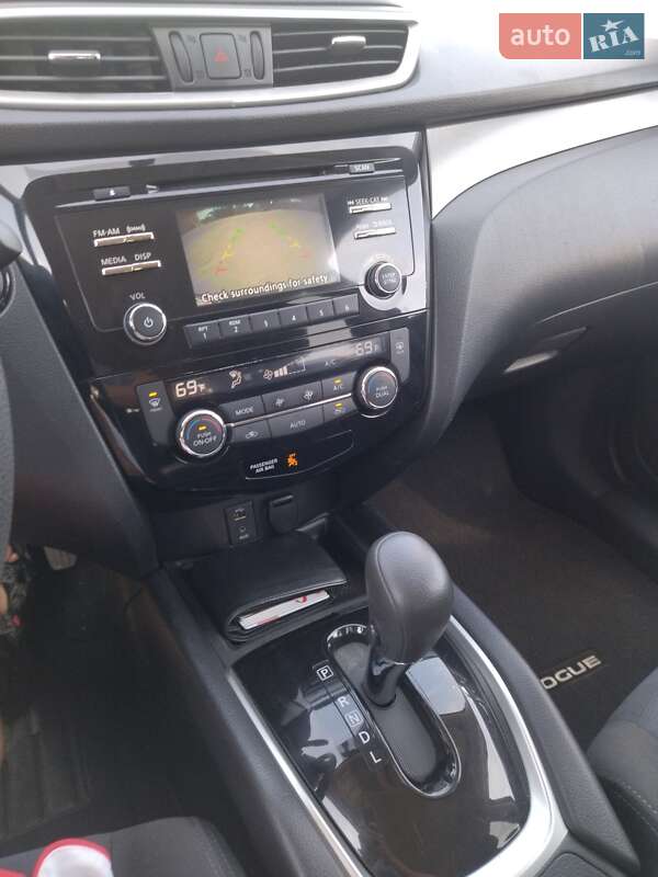 Позашляховик / Кросовер Nissan Rogue 2016 в Львові