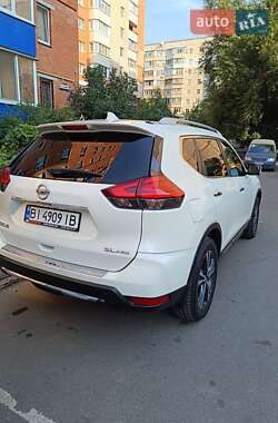 Внедорожник / Кроссовер Nissan Rogue 2017 в Полтаве