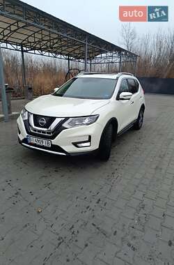 Внедорожник / Кроссовер Nissan Rogue 2017 в Полтаве