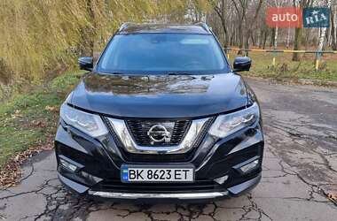 Внедорожник / Кроссовер Nissan Rogue 2019 в Ровно