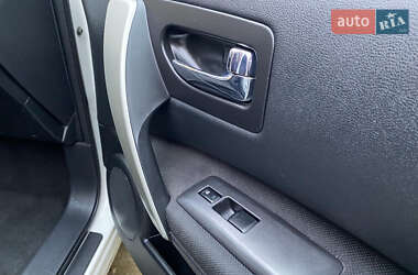Позашляховик / Кросовер Nissan Rogue 2012 в Стрию