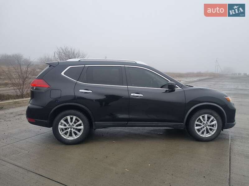 Позашляховик / Кросовер Nissan Rogue 2018 в Полтаві