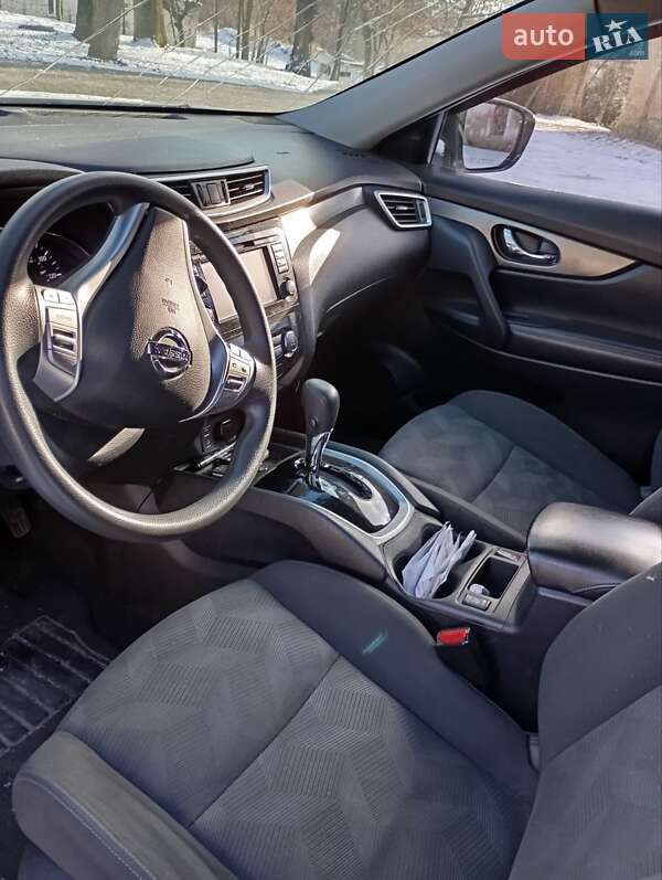 Позашляховик / Кросовер Nissan Rogue 2016 в Пустомитах