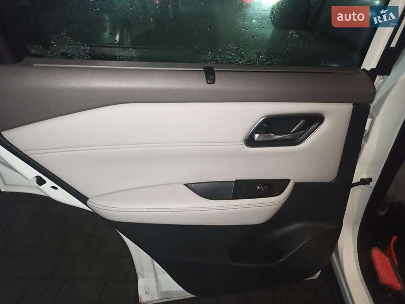 Позашляховик / Кросовер Nissan Rogue 2020 в Івано-Франківську